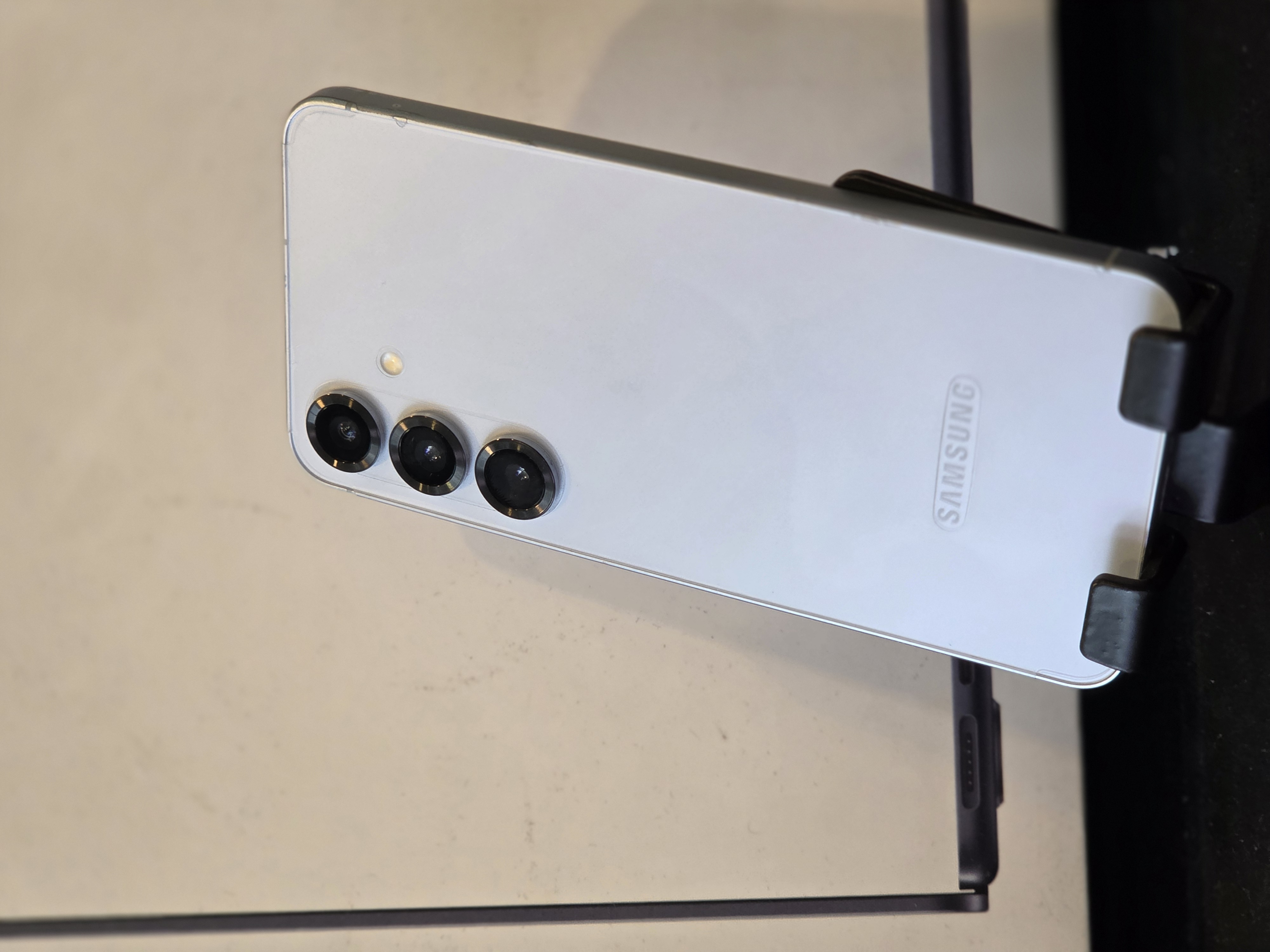 REFURBISHED Samsung Galaxy S25 256GB