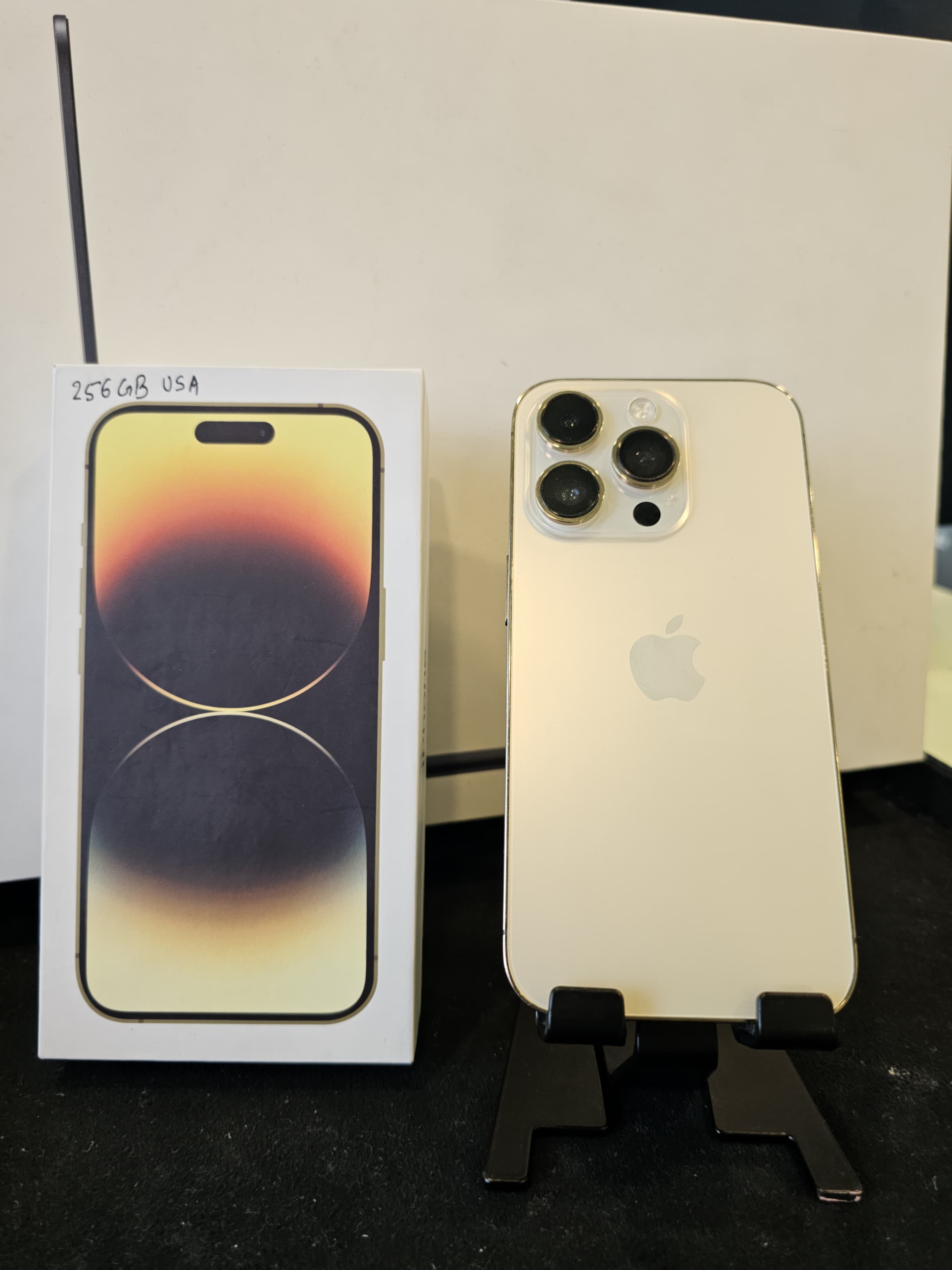 REFURBISHED I PHONE 14 PRO 25 GB