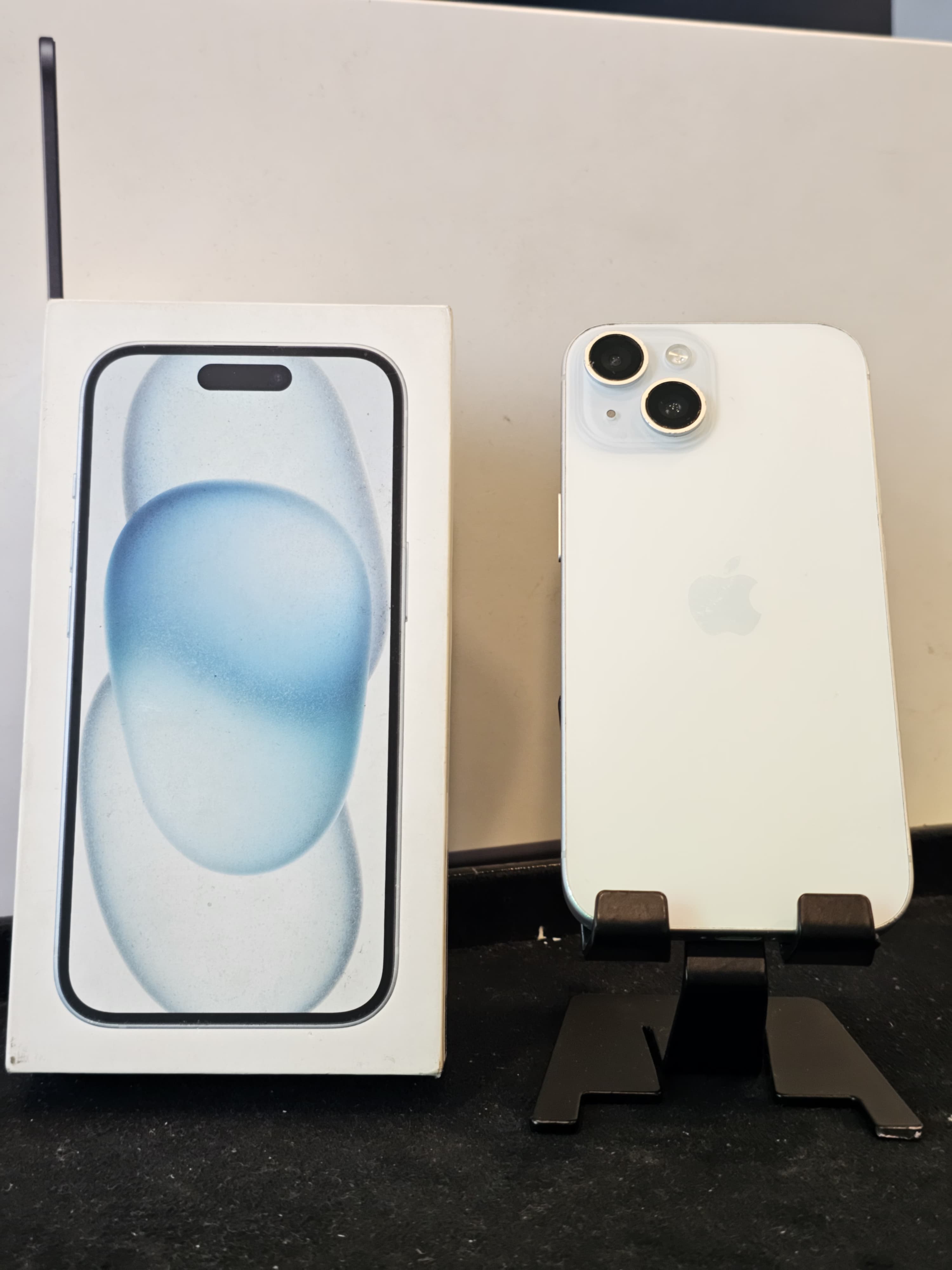 REFURBISHD I PHONE 15 128 GB