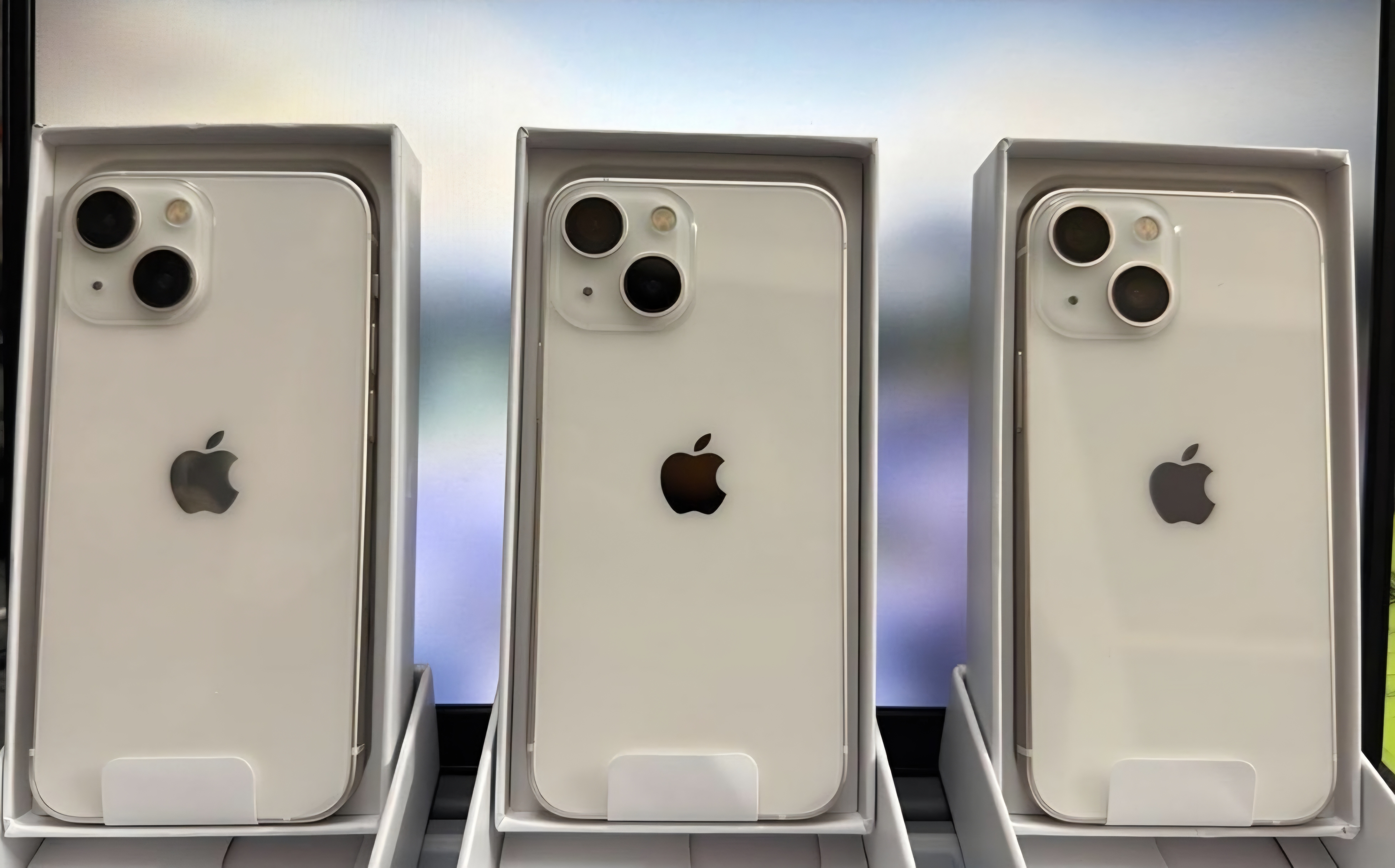 REFURBISHED I PHONE 13 128 GB